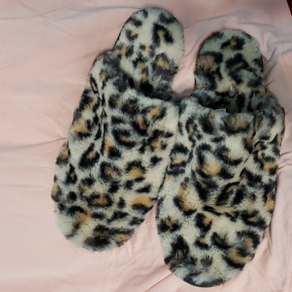 Leopard Print Slippers - Picture 3 of 8